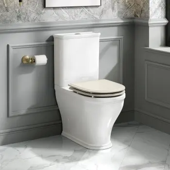 Kansas Traditional Rimless Close Coupled Toilet With Chalk White Wooden Seat - Brushed Brass Hinges