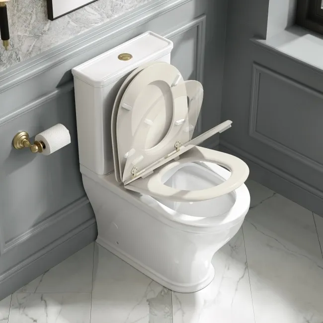 Kansas Traditional Rimless Close Coupled Toilet With Chalk White Wooden Seat - Brushed Brass Hinges