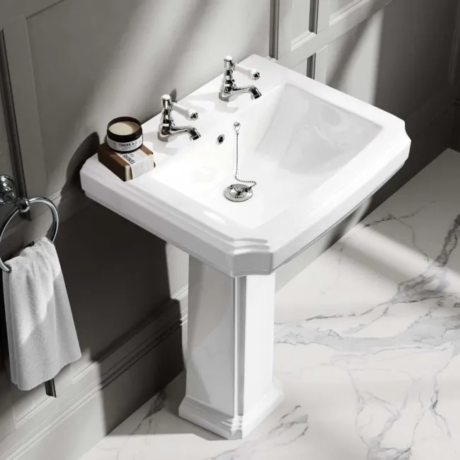 Hudson Traditional Close Coupled Toilet With Low-Level Cistern & Pedestal Basin Set Double Tap Hole