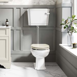 Hudson Traditional Toilet With Low-Level Cistern and Chalk White Wooden Seat